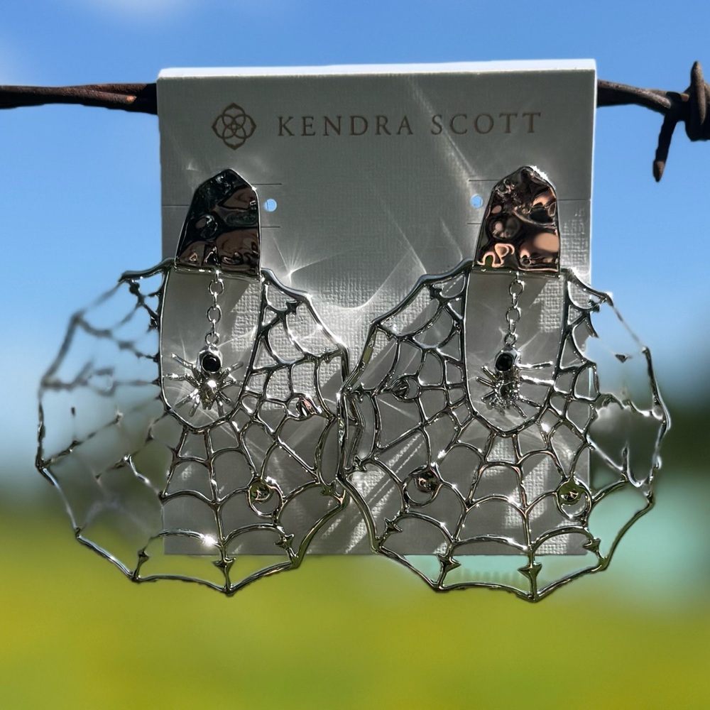 NWOT Kendra Scott Spiderweb Silver Statement Earrings in Black Crystal - Picture 5 of 5